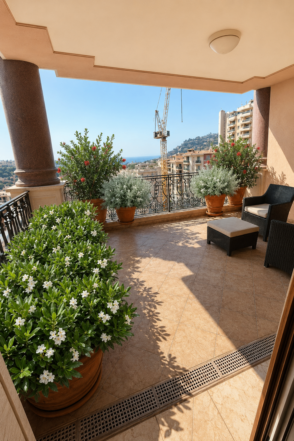 Trois terrasses à Monaco — vases Mital et plantations